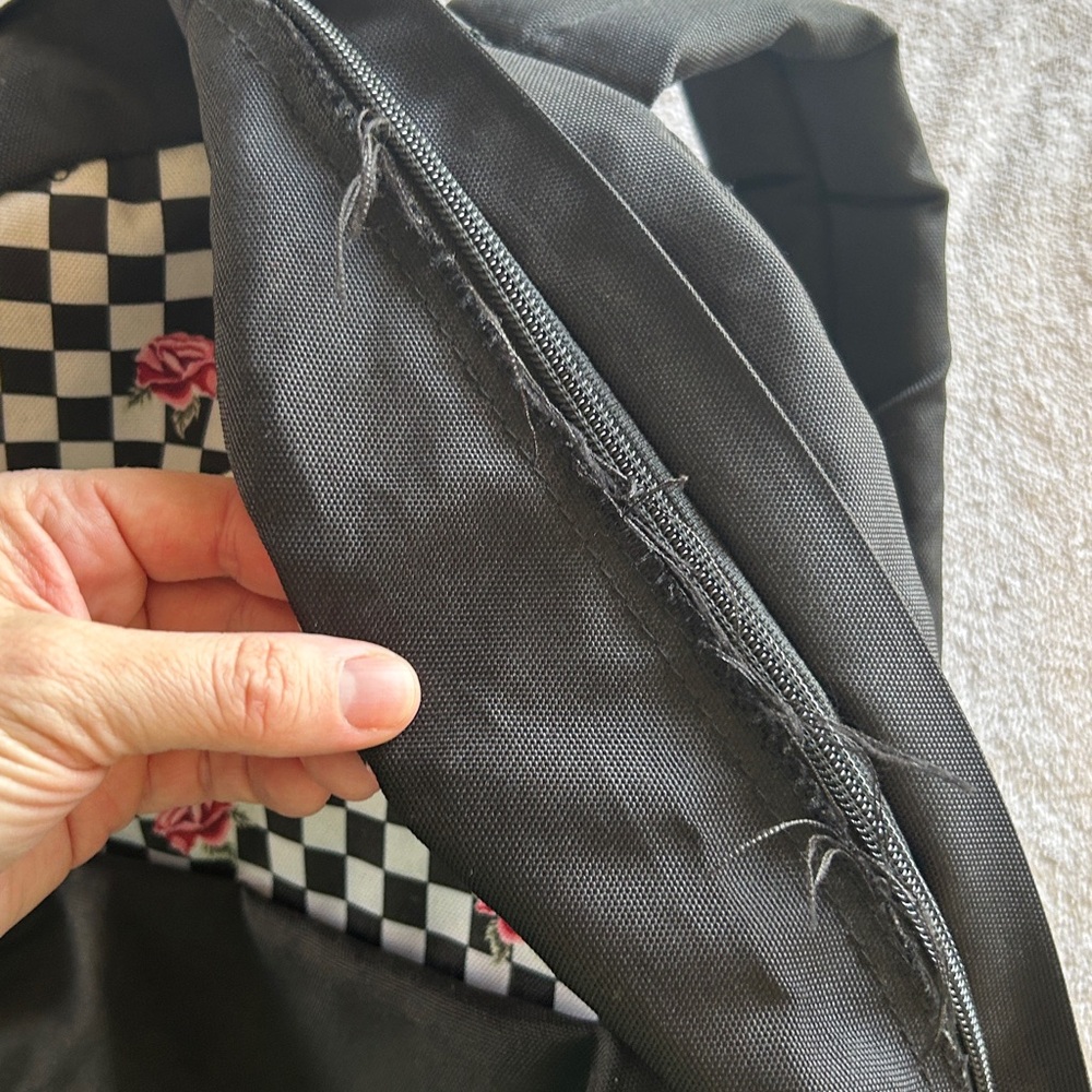 VANS Checkered and Rose OFF THE WALL Backpack - Picture 7 of 7
